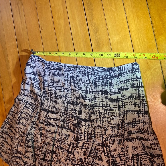 Banana Republic Navy/Soft Gray Trapeze Skirt, Fully Lined, Size 2 - Picture 8 of 11